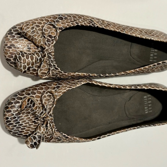 Stuart Weitzman Faux Snake Skin Ballet Flat with bow - Picture 2 of 4